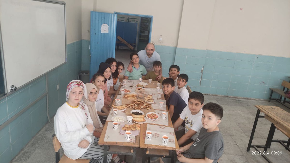 2022 Yaz Okulumuz güzel bir etkinlikle son buldu. Çocuklarımızla özenle ilgilenen Yavuz ve Mahmut hocalarımıza teşekkür ederiz. <a href="/ensaribulun/">Ensari Bulun</a> <a href="/SilvanMEM/">Silvan İlçe Milli Eğitim Müdürlüğü</a> <a href="/KadriOzdemiral/">Kadri ÖZDEMİRAL</a>
