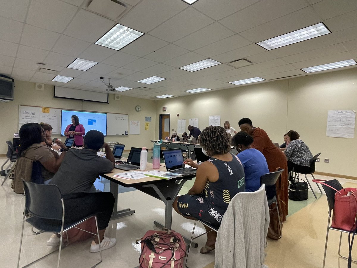 ifugetgive's tweet photo. #CpsMATHsquad loving on our #Iamcps new Mathies #cpsMATHandME💜💜 @Proud2BRog @AketaBarrow @_CrystalMWatson @Vsteinhaus1 https://t.co/xHK9ZXGcBv