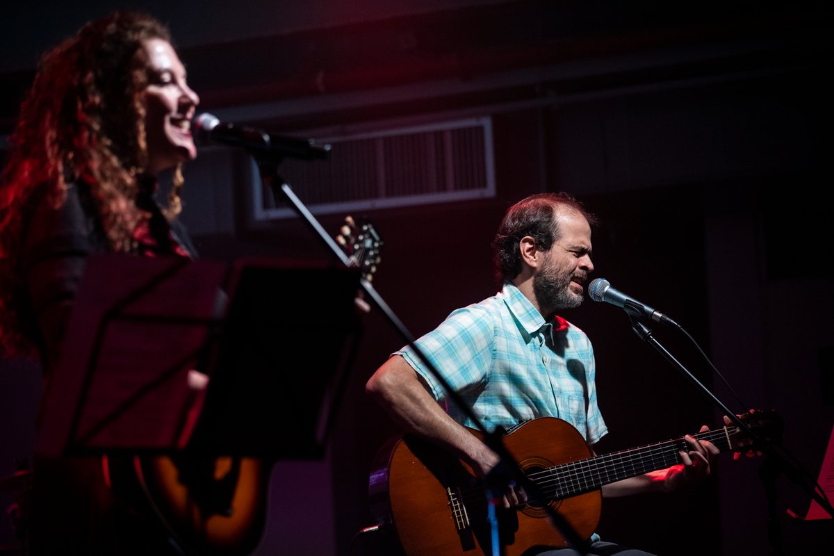 selosesc's tweet photo. “Nasci. Pausa. Maravilhoso escândalo: nasço.”

Clarice Clarão teve seu primeiro show de lançamento ontem no @sescavpaulista. No palco, @beatrizazevedo e @Moreno_Veloso estiveram acompanhados de Antonio Guerra, Gabriel Loddo e Marcelo Costa e do VJ Notívago.

📷 Ricardo Ferreira https://t.co/yCc3cR9aRW