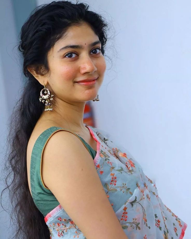 Mansi94893004's tweet photo. फिर मुश्किल हमारी बढ़ रही हैं ,
    जैसे आंखों में उनकी हमारी तस्वीर पल रही हैं।। https://t.co/BvsNboKvZe