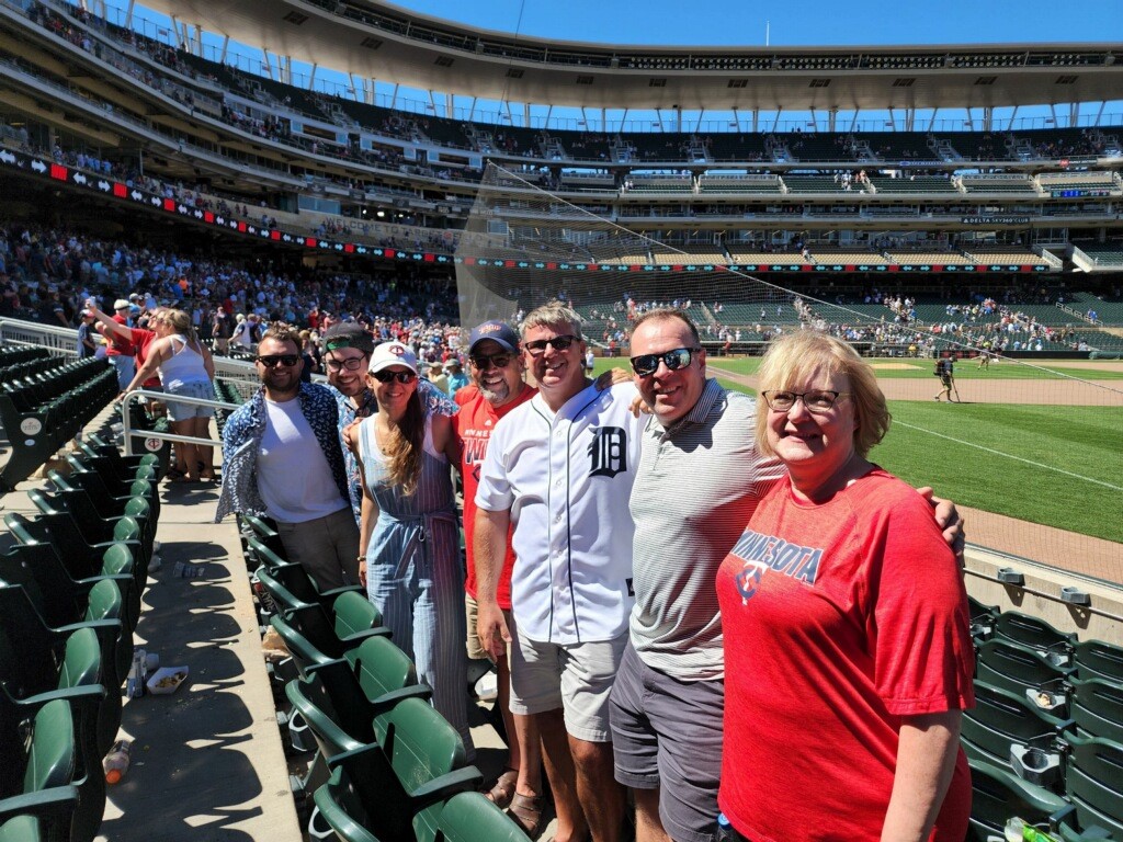 acceleranttech's tweet image. The Accelerant Solutions UAE Model Work Order Team had a fun evening at a baseball game in Minnesota yesterday! Go Twins!

#teambonding #AccelerantSolutions