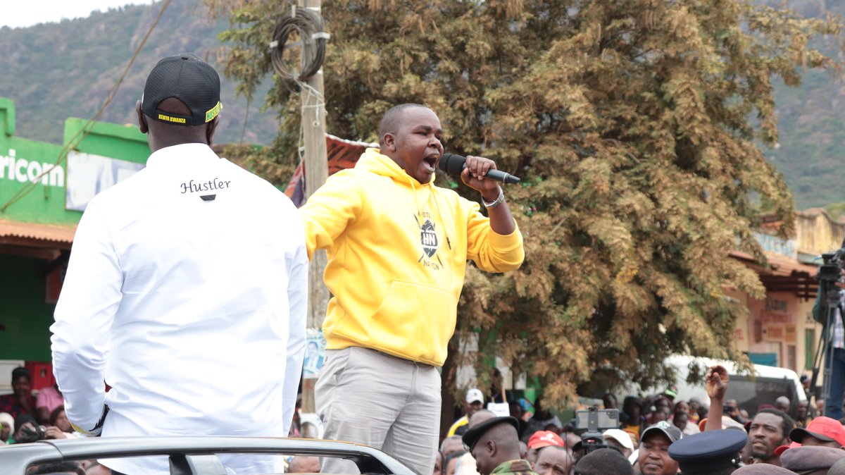 BobKisyula's tweet photo. Thank you Kalamba, Kyuasini and Kikima residents for coming out in your thousands to welcome the 5th president.

#SenatorNiKisyula
#MakeMwakueniWork
#makuenikwanza https://t.co/znFnEx1muE