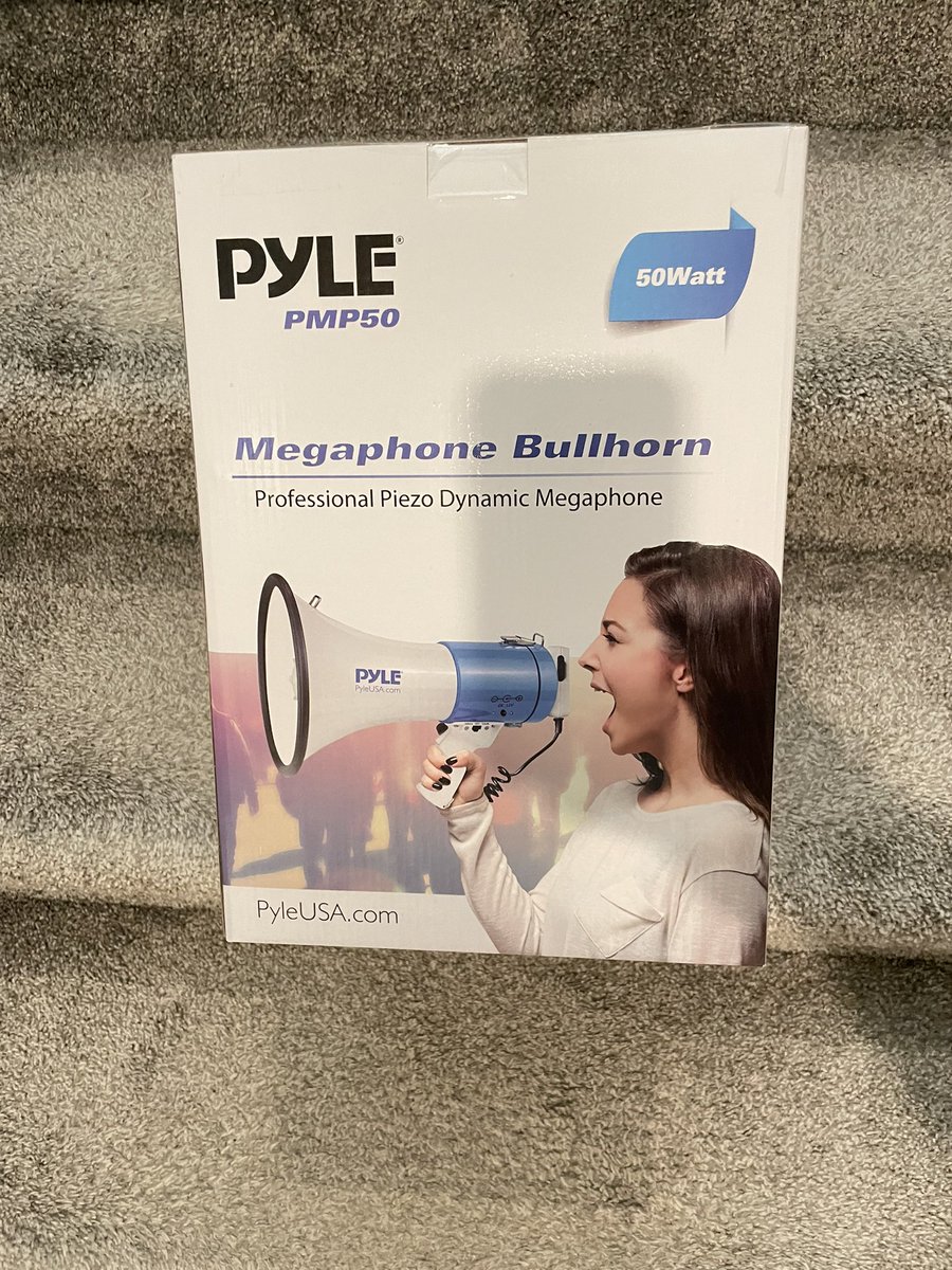 Oooh Gawd I’m scared <a href="/JayzTwoCents/">JayzTwoCents</a> has a Megaphone!!
