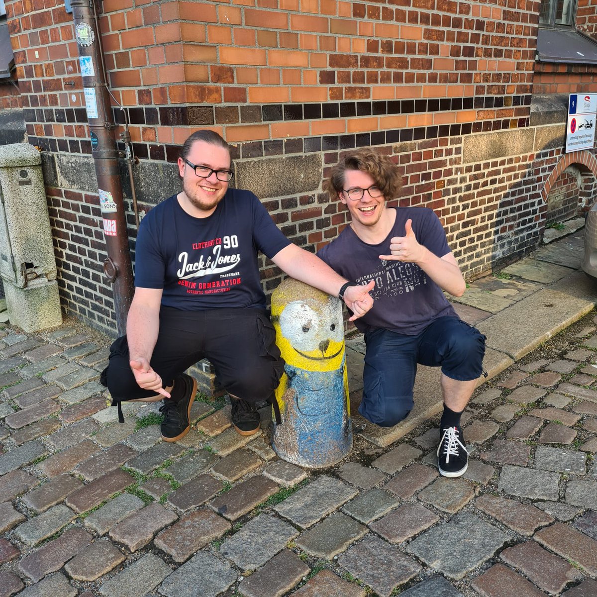 mircowo's tweet photo. Mit meinem Brudi @Teach_ow unterwegs. Haben unseren verloren Bruder gefunden. 🤙🤙🤙 https://t.co/mG3859oT3A
