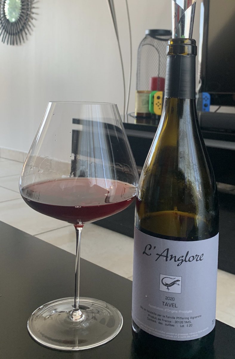 mmeaimelerouge's tweet photo. Juste se délecter et profiter de ce nectar 🍷
Merci #celestin cave à vin 
#ericpfiffering 
#anglore 🦎
#tavel
#vinnature 
#naturalwine https://t.co/o64tge268J
