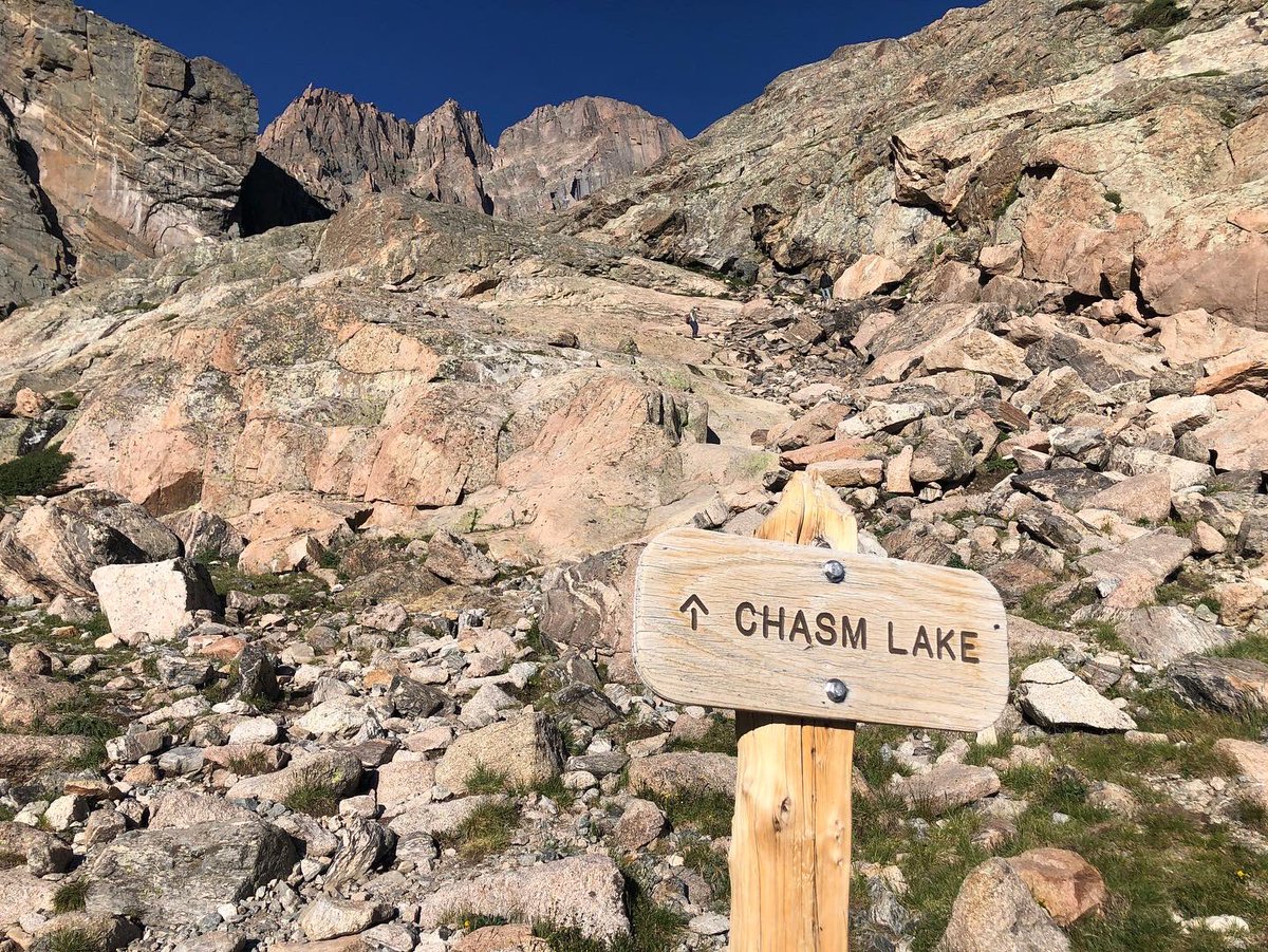 DerekVreeland's tweet photo. An absolutely magnificent hike up to Chasm Lake this morning. 8.5 miles round trip. The lake sits at 11,900 feet. Experienced some mountain magic on this hike.
#hike #hiking #hikecolorado #chasmlake #rmnp https://t.co/UTAF0jf701