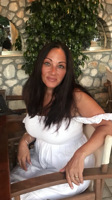 Good evening from a very warm night in Greece all my love to you 😘😘😘 https://t.co/movX7o6P1f