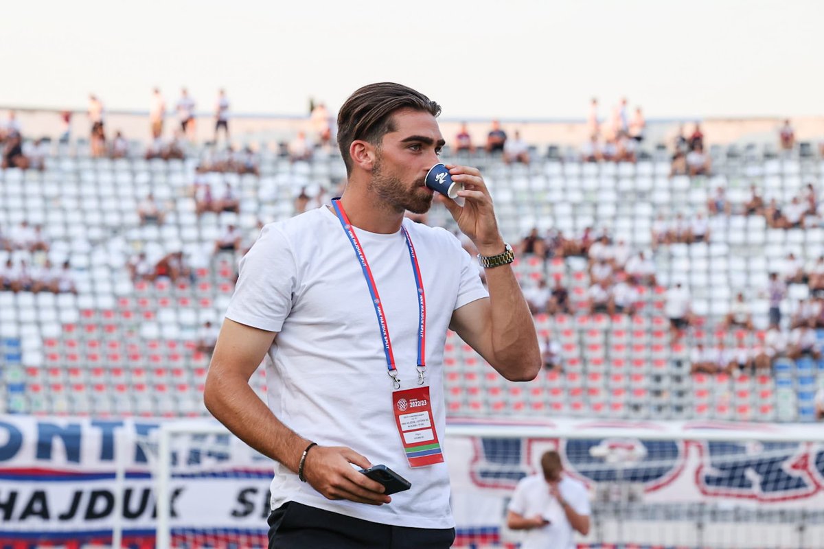 VitoriaSC1922's tweet photo. But first, COFFEE ☕😎

#AHistóriaDaMinhaVida #HSVSC https://t.co/nrXNNeshHG