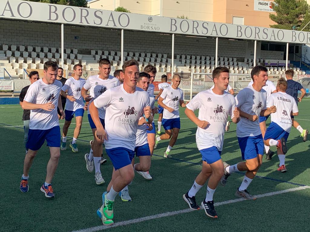 aupaborja's tweet photo. Nuestro Primera Regional realiza el primer entrenamiento de la pretemporada. Ilusión y muchas ganas para el estreno de categoría. #AúpaBorja https://t.co/1iRfvPDeF1