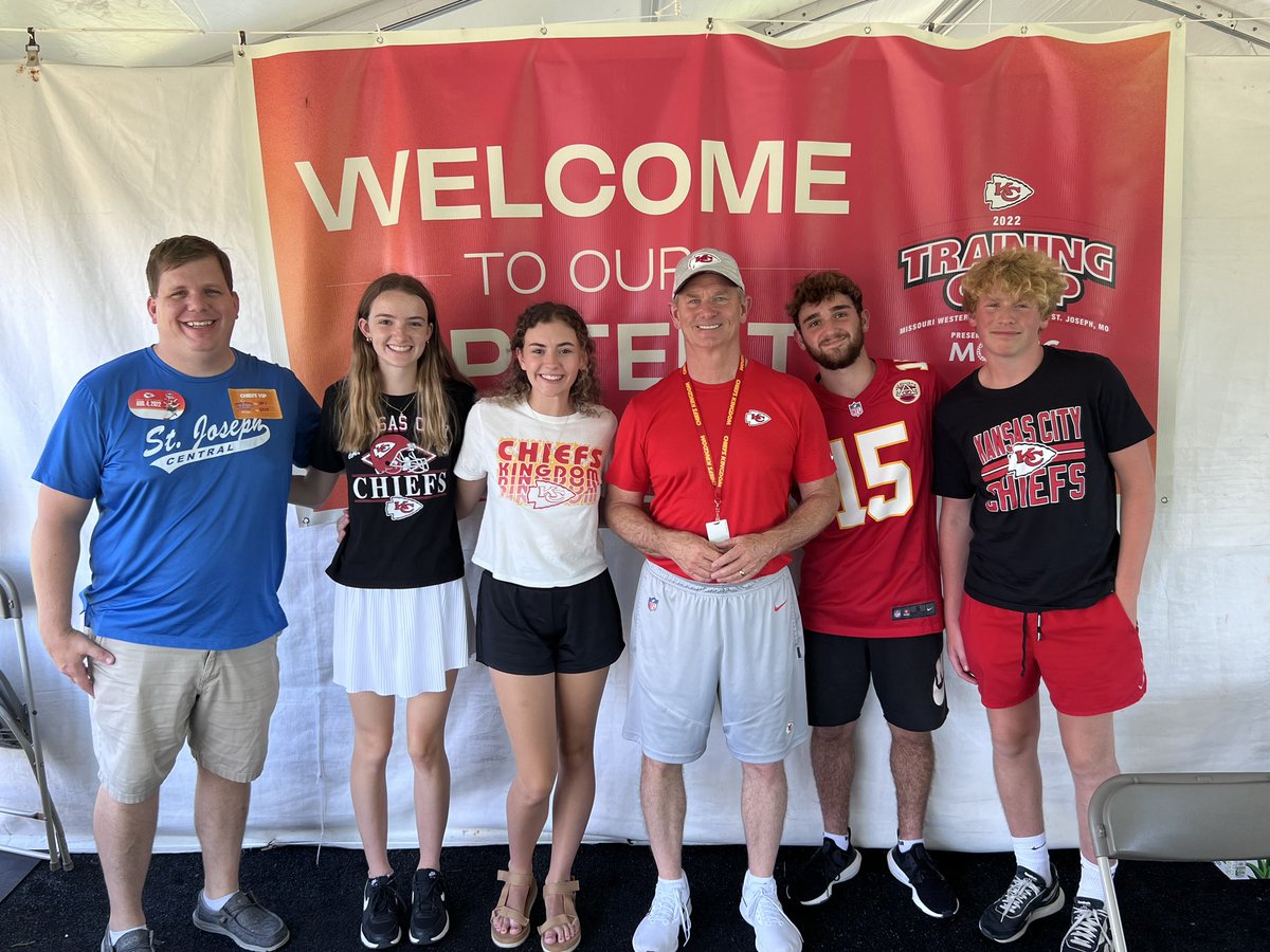 Some members of CHS student government volunteered at Chiefs Training Camp this morning. We were thrilled to see former Central football player and current Chief Elijah Lee, and to visit with the voice of the Chiefs Mitch Holthus!
