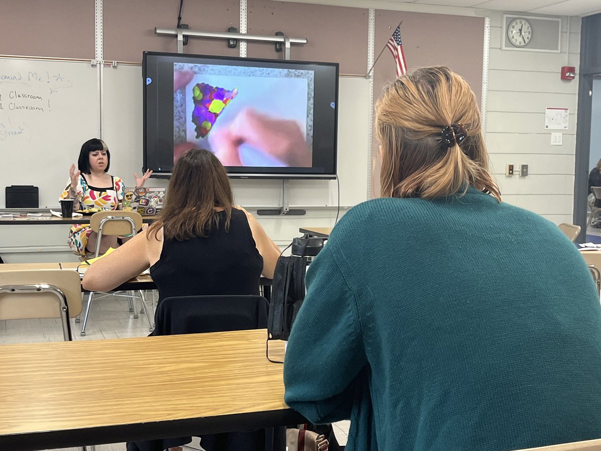 aliciaduell's tweet photo. More with @mrsleban at the #21EngagedLearning conference today! Here she is presenting “WeVideo Extravaganza” @WeVideoEdu @ccsd21! #21Learns #GoogleEI #LAX18 #LON19 https://t.co/tsGkg9X0n9