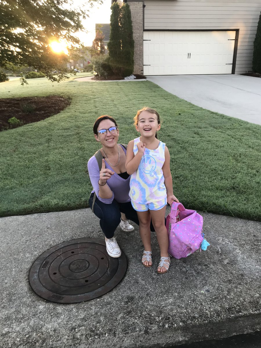 memoriesofacha1's tweet photo. First day of kindergarten…this streamer dad is so excited for her. I am live and need some people to come by and get me hyped!!!! #TwitchAffilate #blesseddad #futurestreamer https://t.co/wxhQuUqiTb