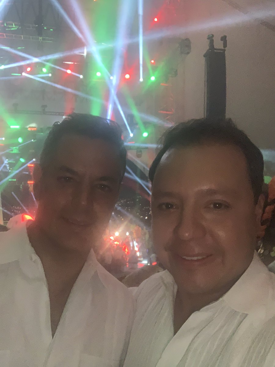 Benjamin_Hdez_'s tweet photo. Gobernador @alejandromurat que tengas muy feliz cumpleaños! Que pases este día en compañía de tu familia. Mis mejores deseos con todo mi afecto y lealtad. Te mando un fuerte abrazo https://t.co/bJpCwekhIV