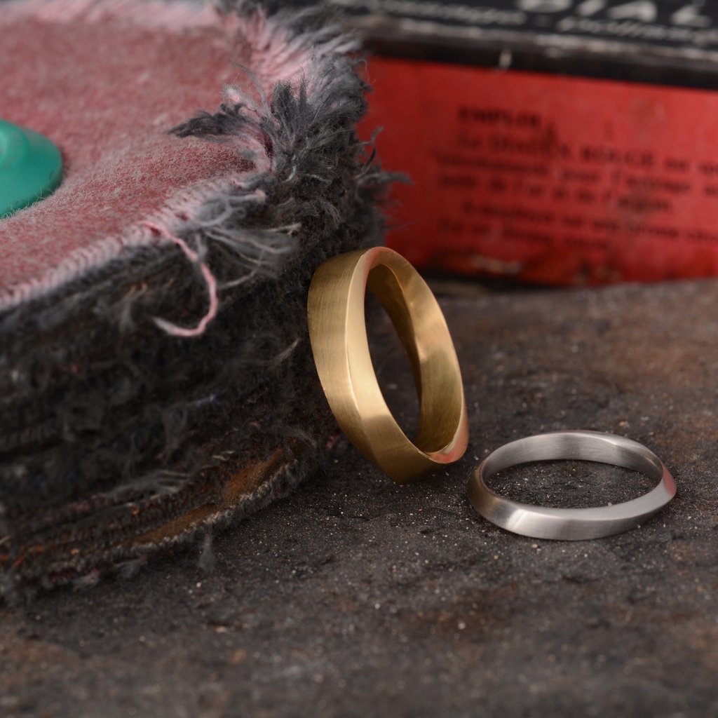 McCaulJewellery's tweet photo. Satin-finished curves...

Find our Mobius bands in our London &amp; Dublin ateliers and through our website. 

#mobiusring #designermaker #mobius #weddingrings #mensrings #unusualweddingrings #london #dublin #craftsmanship #goldsmith #contemporaryfinejewellery #londonatelier https://t.co/UXHnJK4VTW
