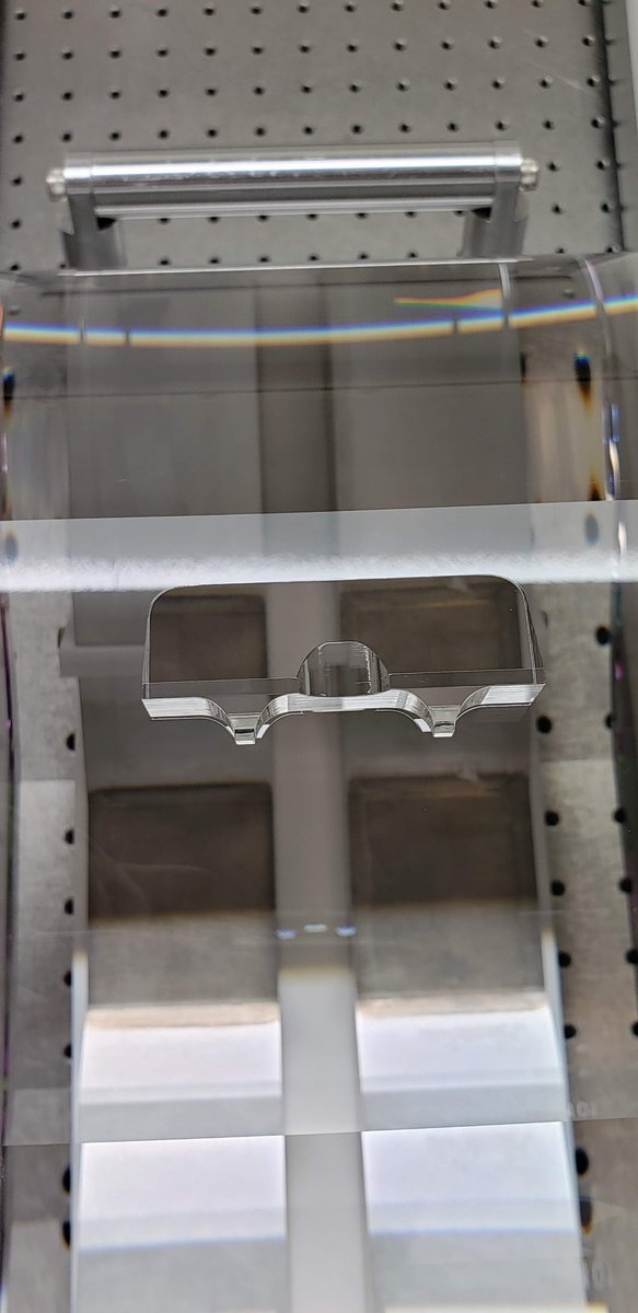 LIGOWA's tweet photo. Ear photo from Feb 2020 for a better look at a #GlassEar.
Pointy spots are where glass fibers get laser/heat-welded onto the ears.
#LIGOVirgoKAGRA #GravitationalWaves #SilicateBonding
credit: Betsy Weaver https://t.co/Ta0n6QdceV