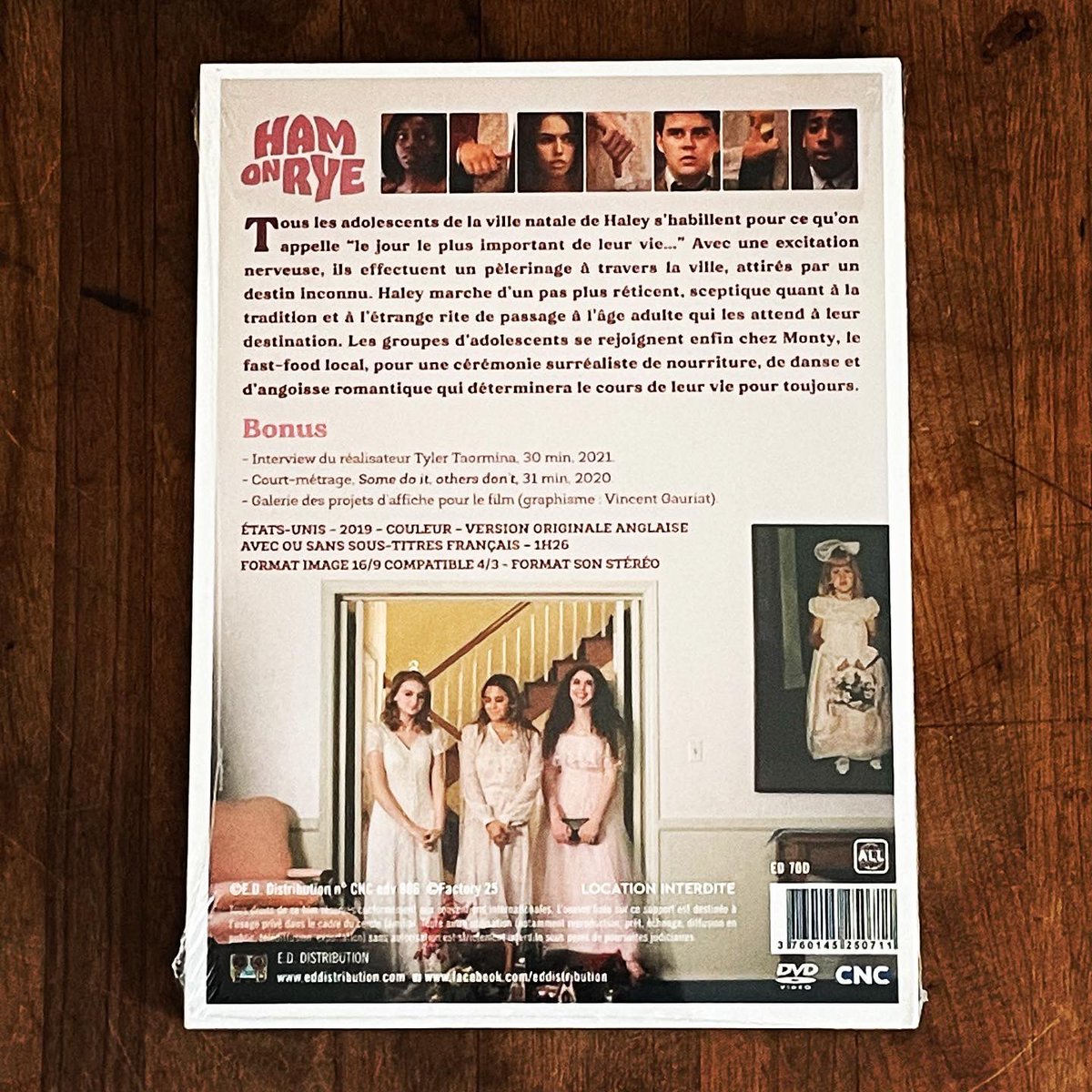 Wow, thank you ED Distribution for these beautiful French DVDs! 😻

#HamOnRyeFilm