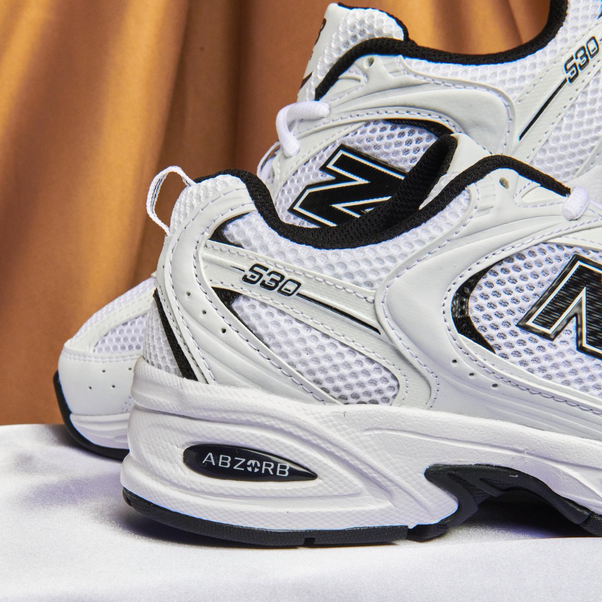 new balance mr530 foot locker