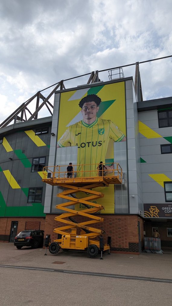 Perto de estrear, Gabriel Sara, ex-SPFC, ganha mural no estádio do Norwich