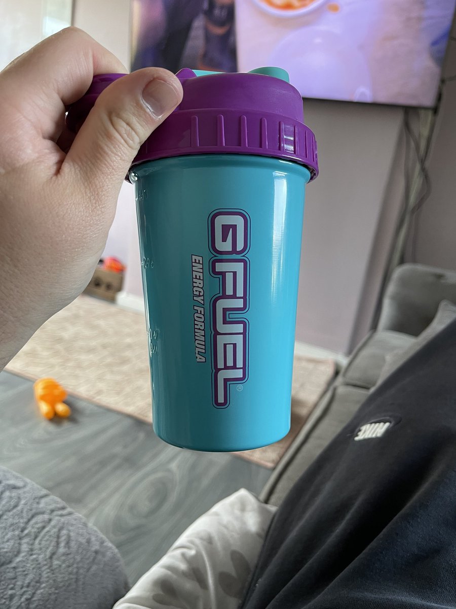 XIX_XIX_1's tweet photo. Rolling with the sage mode in the metal shaker hella excited to add both these to my growing #gfuel collection 💯🔥🔥also code Kdawg676 for 10% at @DubbyEnergy for your energy needs 😎 @GFuelEnergy @GammaLabs #fulled #fanfuelled #energy https://t.co/YXGHhMGzvW