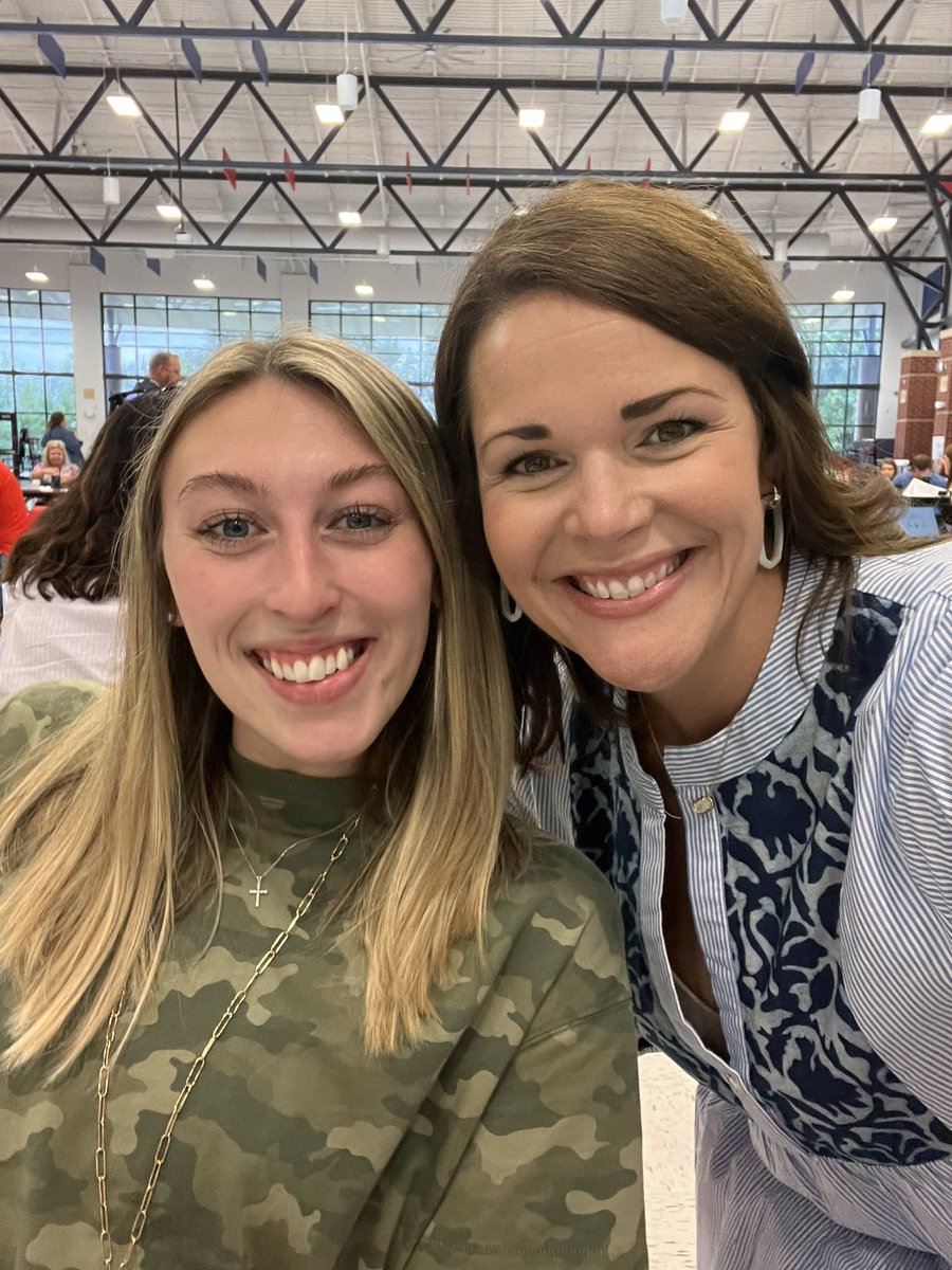 LitCoachZak's tweet photo. Full circle moment this morning!! One of my former first grade students is now a teacher and colleague!! I am so excited that I will get to coach her during her first year of teaching!! #hierocks #wsdlearns #wearewentzville https://t.co/H9VeJL9NDP