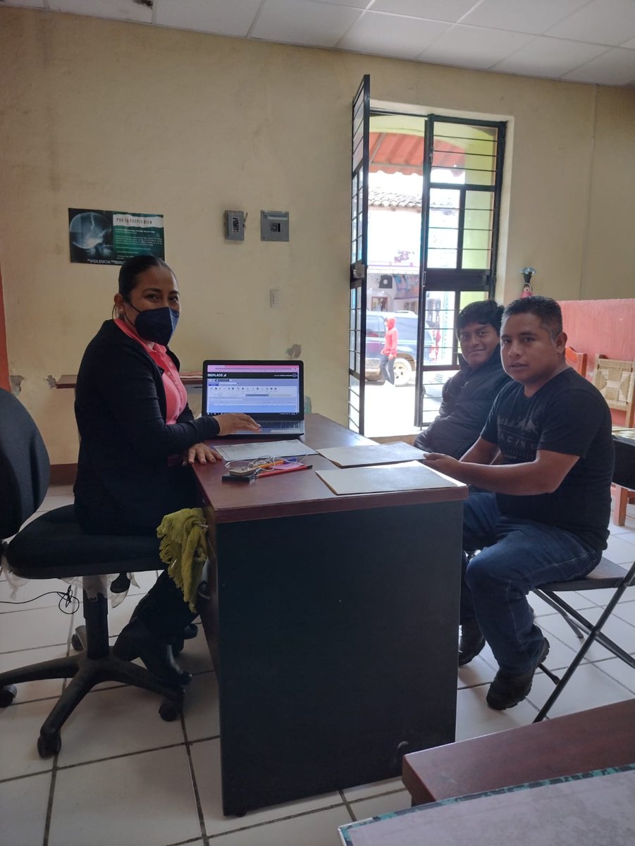 JtoledoLuis's tweet photo. Para cumplir los procesos de planeación de los mpios. el Módulo de Coordinación para el Desarrollo de #Coplade en Juxtlahuaca dio asesoría a S. JUAN. #MIXTEPEC, para registrar sus obras públicas 2022 en la plataforma de #SISPLADE, como lo ha indicado el Gdor. @alejandromurat https://t.co/Bp5fRzsZqG