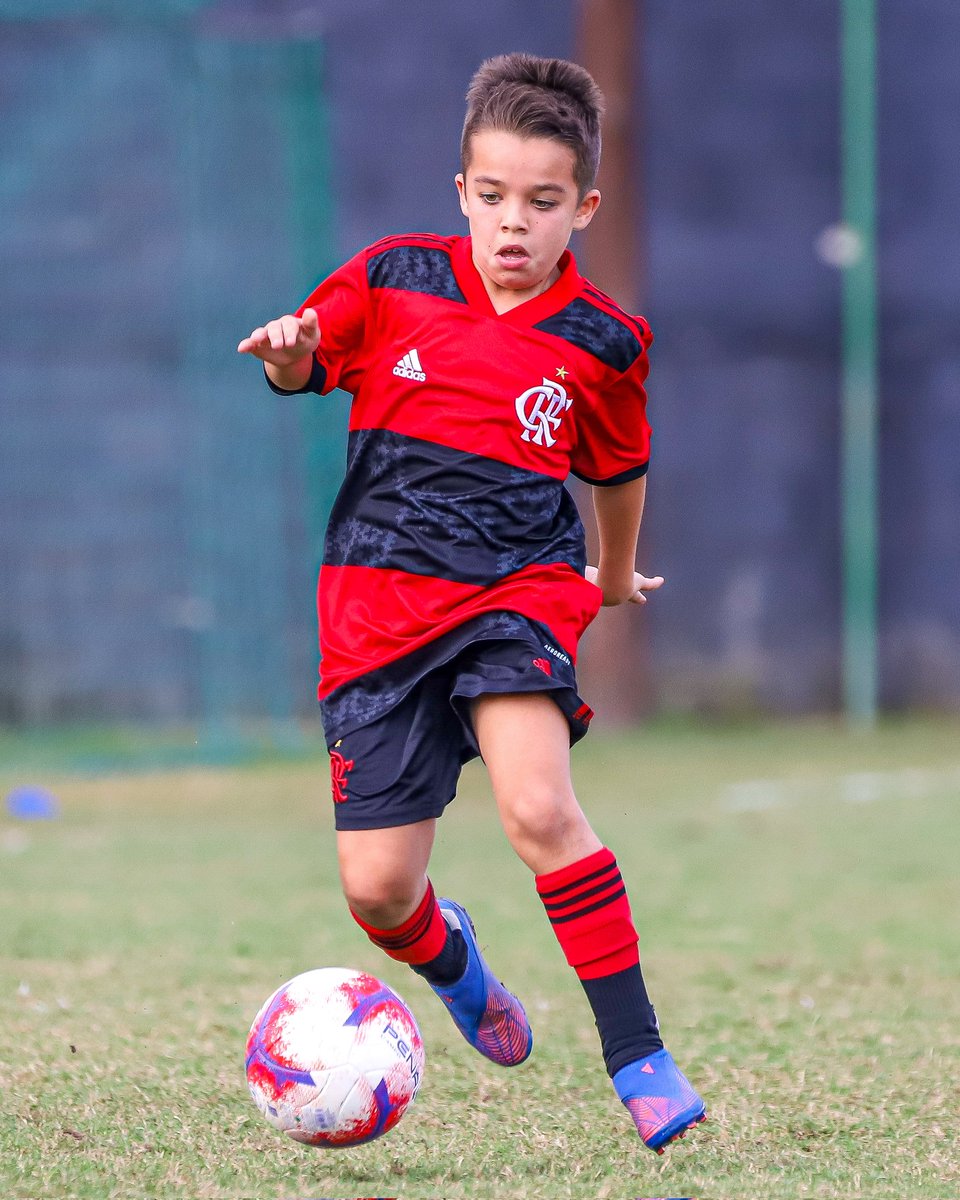 JVZappala's tweet photo. Encerra hoje meu Ciclo no Flamengo, foram quase 5 anos vestindo e honrando o Manto, sempre com muita dedicação, dos 10 anos de vida metade dedicada ao Clube, agradeço pelo que vivi e pela evolução que tive. Muito obrigado a todos que torcem por mim na busca pelo sonho, SRN! ❤🖤 https://t.co/Br88bmFRPm
