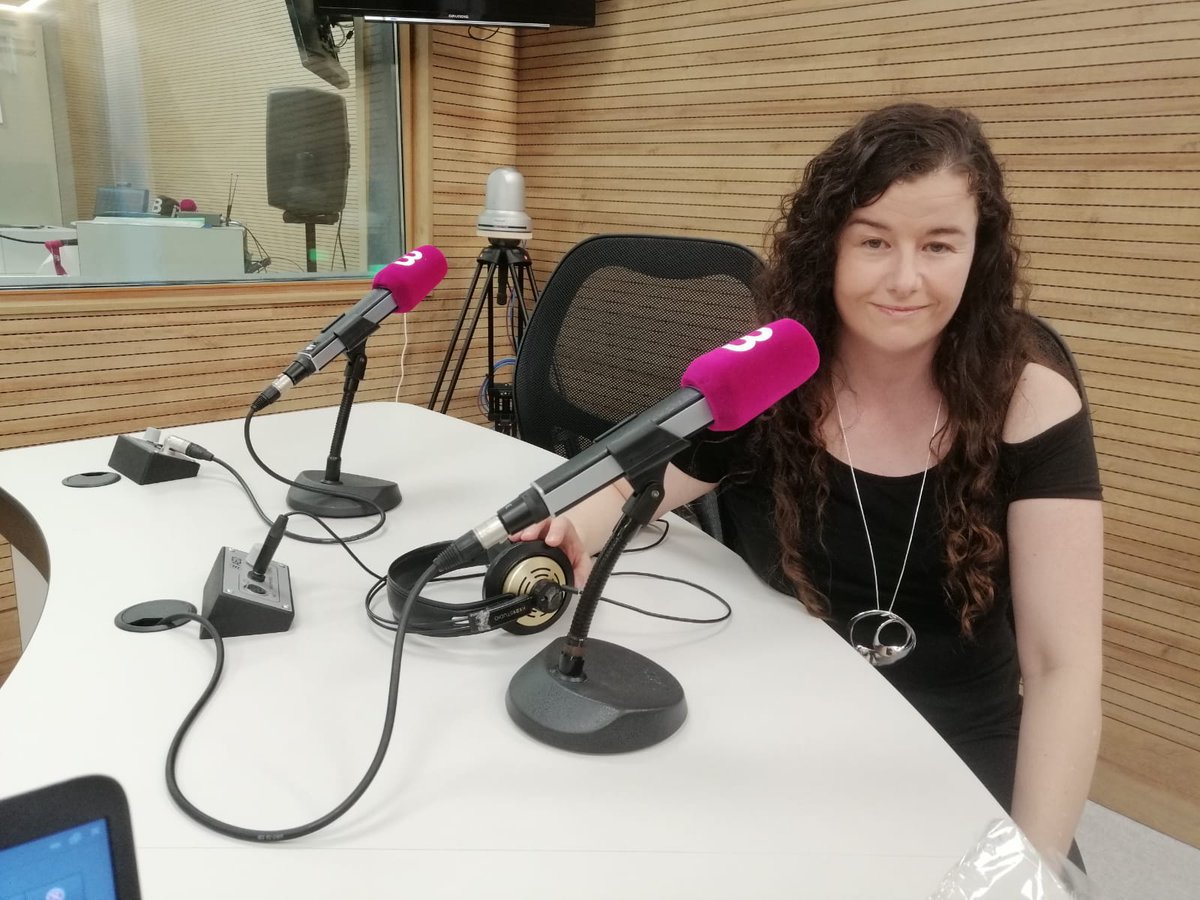 sarareusoficial's tweet photo. 🔴Aquí el link a la entrevista de ayer en la sección #esberenar  del programa @ElReplaIB3 de #IB3Ràdio 📻 
Gràcies @aracelibosch 😊

https://t.co/TiIfBO3ZL9

@IB3radio @IB3 @IB3musica https://t.co/WKnXVdW9vd