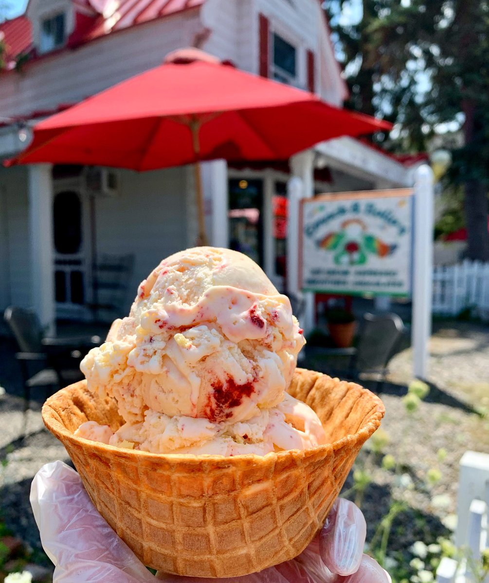 It’s a scorcher out there! 🥵☀️

Our AC is cranking in the lounge so come on over &amp; cool off with a cone! 🍦We’ll be scoopin’ ‘till 10pm tonight ✨

#emacksalbany #emackandbolios #icecream #summer #icecreamshop #albanyny #capitalregionny #upstateny #aroundalbany #518