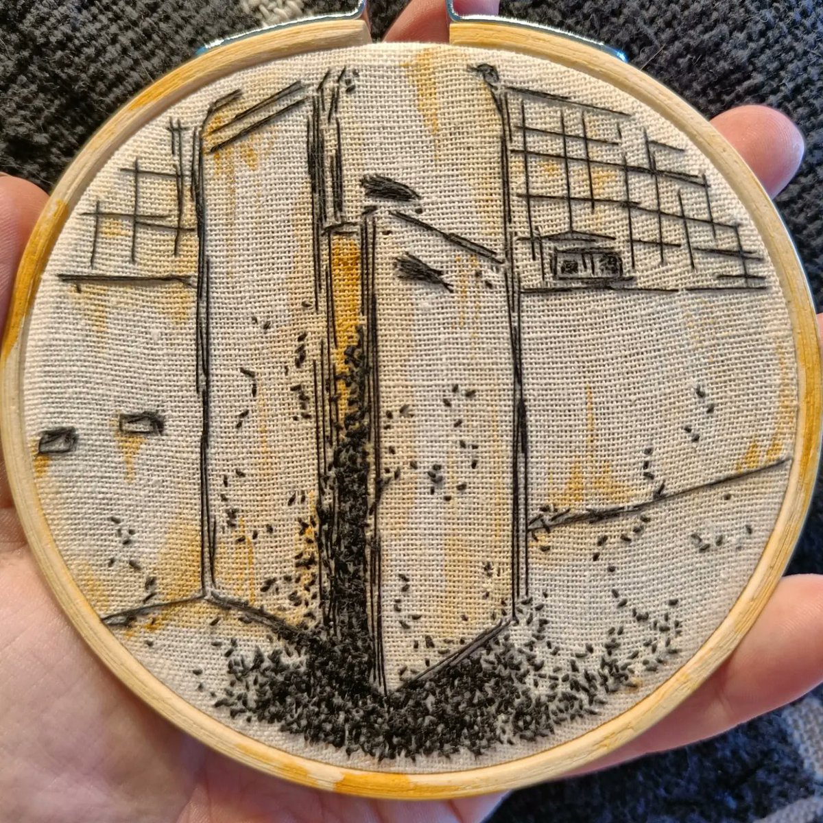kirikiri1's tweet photo. Hoop for Episode 55 - Pest Control
#embroidery #hoopart #tma #magnuspod #themagnusarchives #thecorruption #johnamherst #jordankennedy #ants https://t.co/l9GVCHDwiw