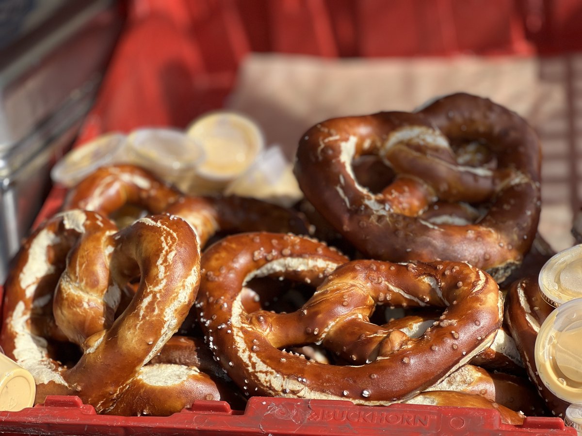 There's nothing like the nostalgia of a pretzel with cheese and you can't go wrong with one from Reubens or Cincinnati Grill! 🥨