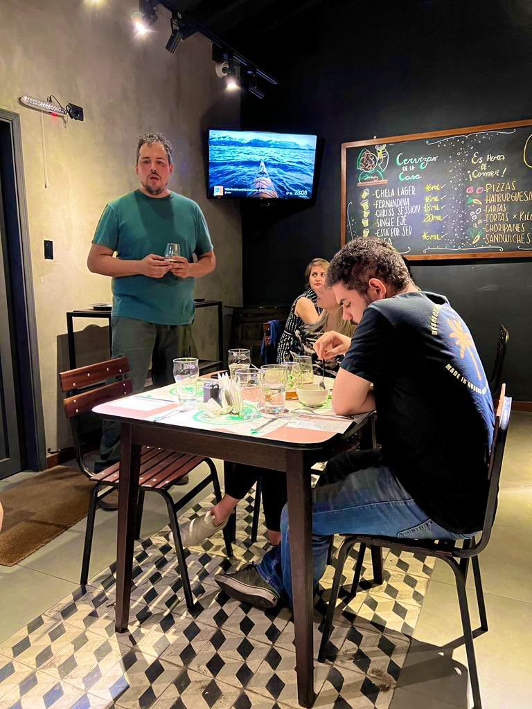 craftbeerpy's tweet photo. Gracias a todos los que se sumaron a la noche “Beer & Food” con IPAs y comida de la casa, sigue la semana del IPA Ara hoy con mas cerves, salud! #IPAAra #IPADayPy https://t.co/hutcKGEJTv