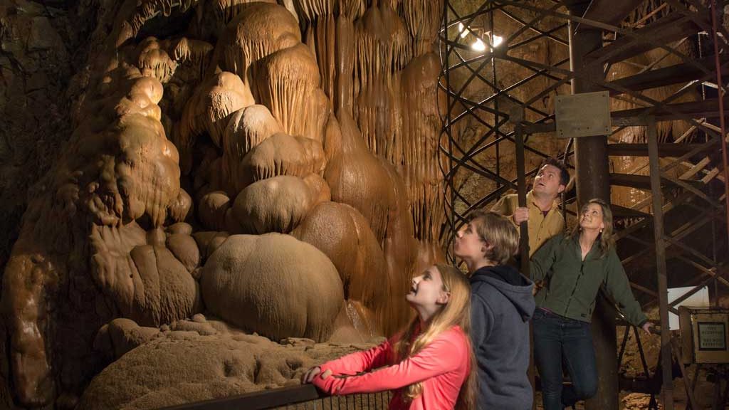 cahighsierra's tweet photo. Want to hang out in a cave that's big enough to hold the #StatueofLiberty? ๐ฑ Then you'll want to visit the #MoaningCavern near #AngelsCamp. And yes... it gets its name from the luring moaning sounds that echo out of the cave.
๐ It's cave time https://t.co/TqvOfePL2L https://t.co/y3PzGj7yZw