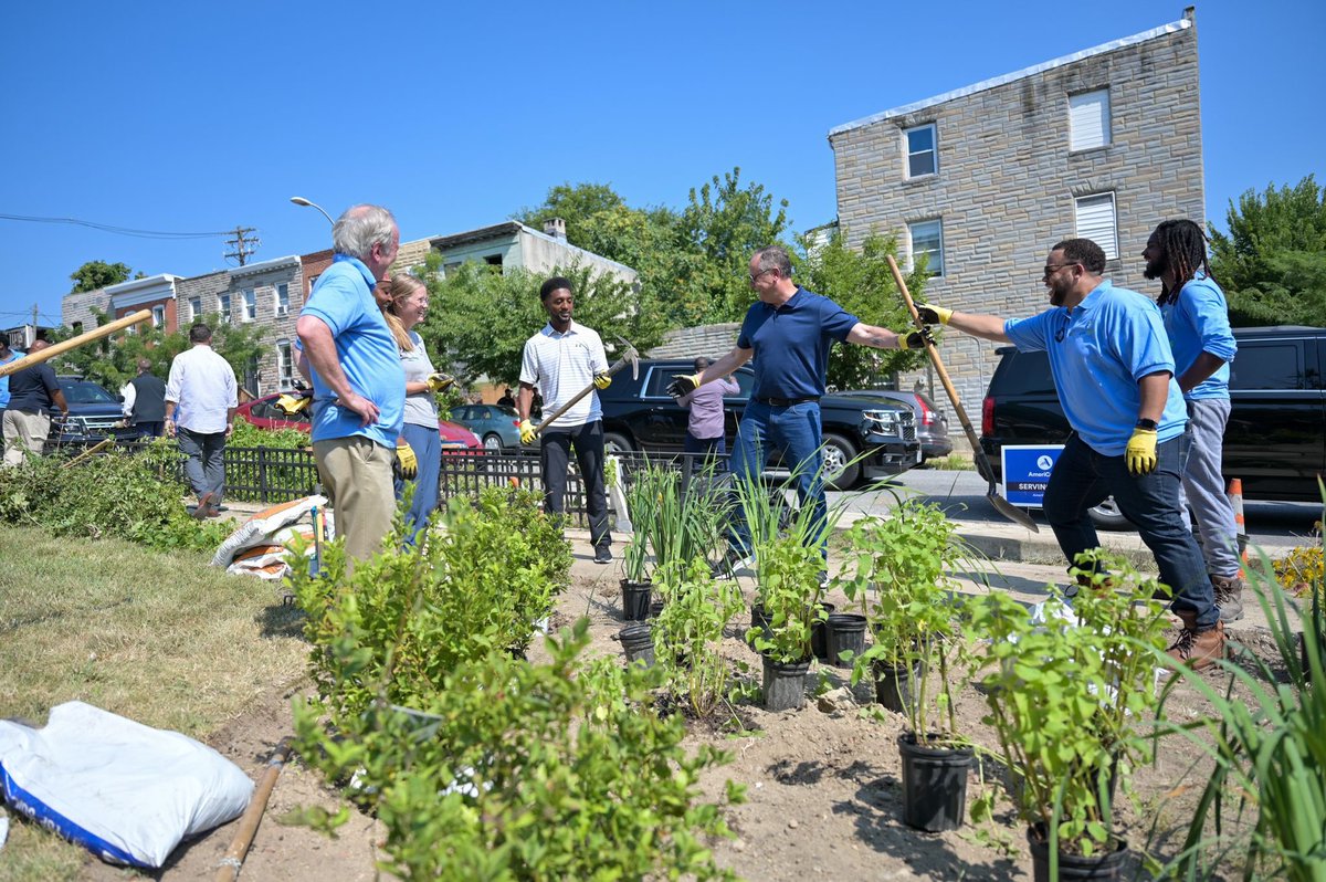 MayorBMScott's tweet photo. This is what teamwork looks like! Thank you, @SecondGentleman and @AmeriCorps for coming together to plant our very first rain garden in our Mt. Clare neighborhood! The heat can’t stop us from beautifying our neighborhoods. https://t.co/9VcgPucH1I