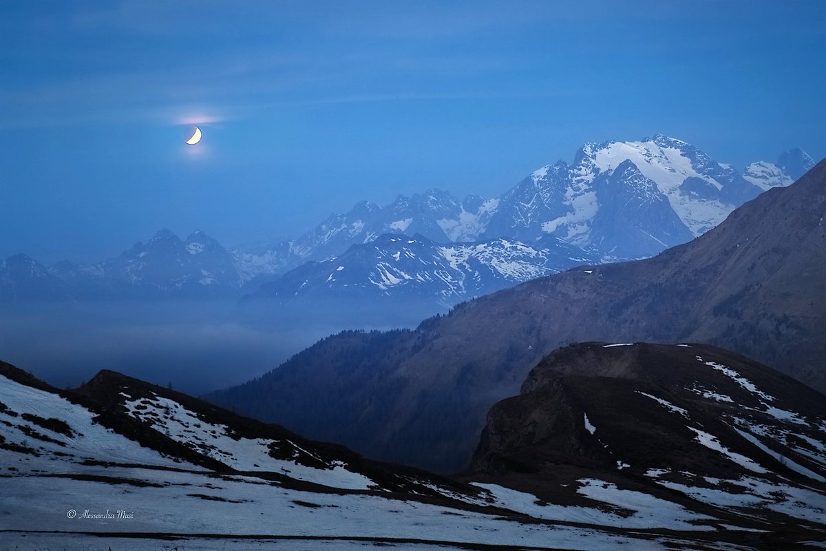 Photographer/Author: Alessandra Masi  
Featured in this EPOD is the partially eclipsed Moon, about to set near the Marmolada (10,968 ft or 3,343 m), the highest mountain in the Dolomites Range of the Alps Mountains...
epod.usra.edu/blog/2022/08/t…