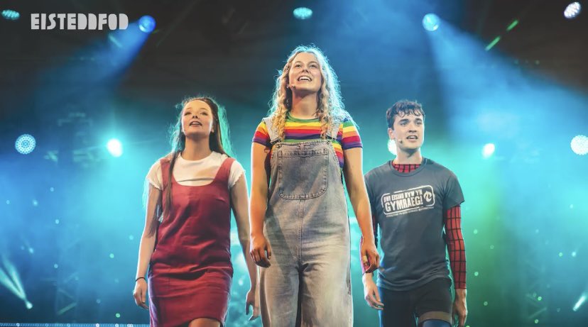 Na, Nel! Yn Achub y Byd🌍
Wedi joio bob eiliad o’r sioe yma gyda cast a chriw ffab! Diolch am adael fi ddod a Barti Blin yn fyw⚡️ 
📸 <a href="/ffotoNant/">Daf | ffotoNant</a>