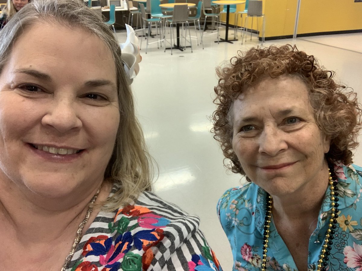 ProchnowSci's tweet image. Matador buddies! Spanish and Science! #matadorbuddy @SeguinISD @SeguinHSTx