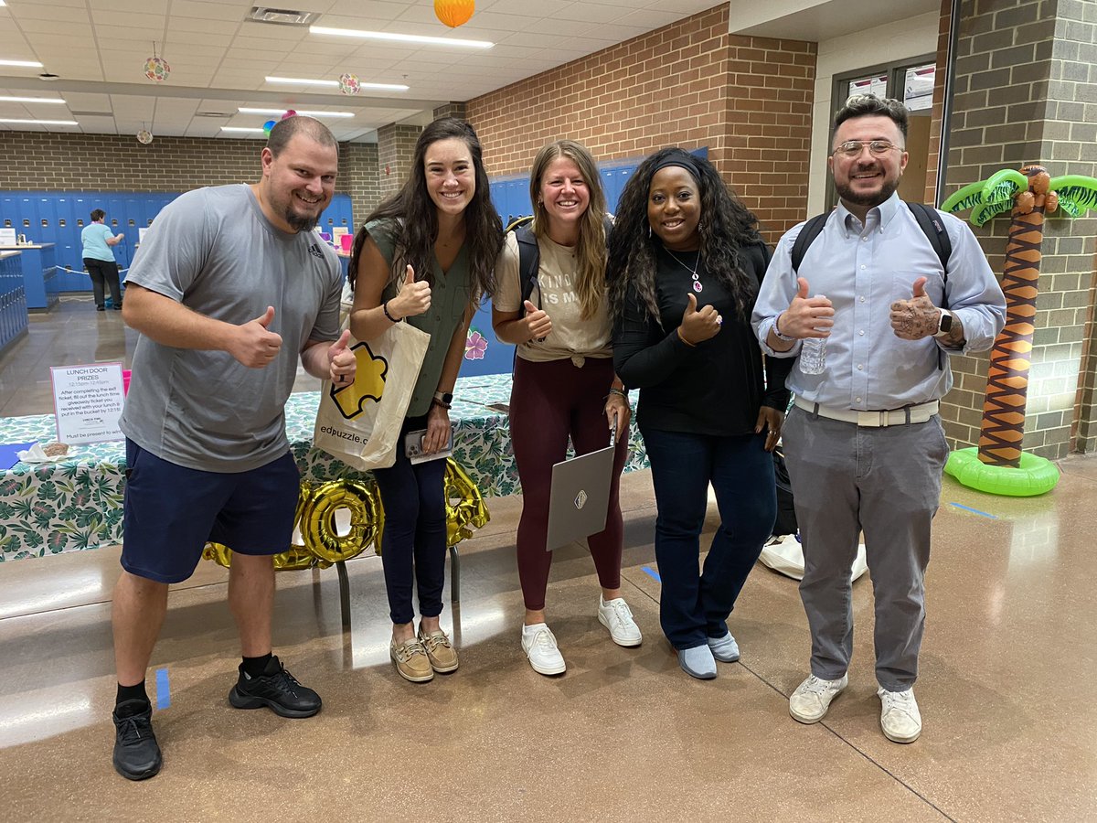 These attendees are shore having fun at #Techstravaganza22! 🌊☀️