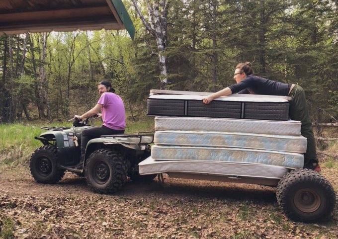 when you&rsquo;re afraid you&rsquo;re gonna damage the bed 😉 https://t.co/T43W6ICn3L