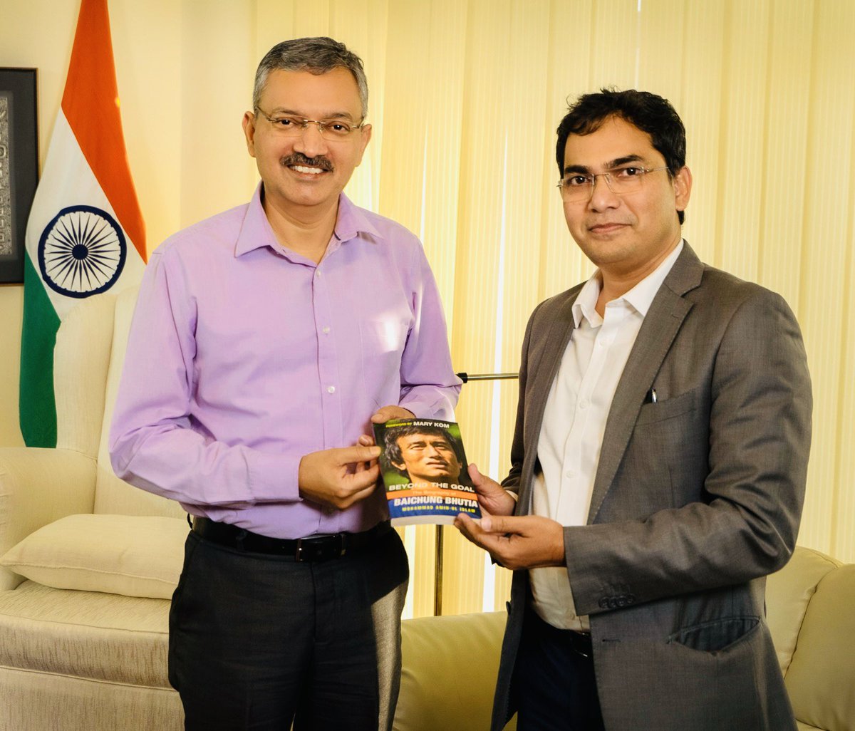 It was an honour to present my book ‘Beyond the Goal’ to 🇮🇳Indian Ambassador to 🇶🇦Qatar, HE Dr Deepak Mittal @d_mittal73 at @IndEmbDoha today.

#football #india #qatar2022 #IndianFootball