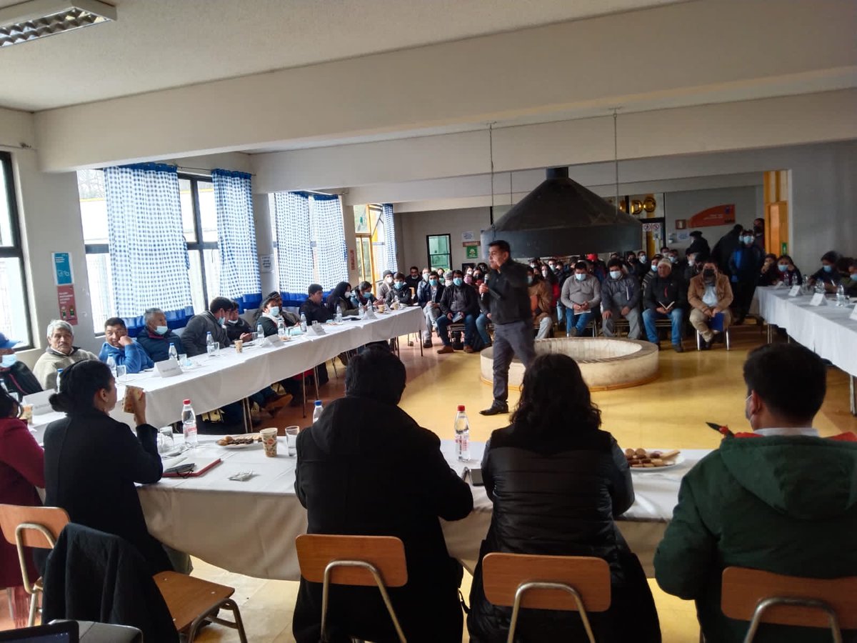 Alcalde_abb's tweet photo. Junto a Lonko y Dirigentes del Territorio planteando al Gobierno impulsar el Plan de desarrollo para el territorio Pewenche. Seguimos confiando en que el diálogo será una vía efectiva para alcanzar acuerdos y el anhelado desarrollo con pertinencia  para el territorio. https://t.co/Z9prgbvs7Y