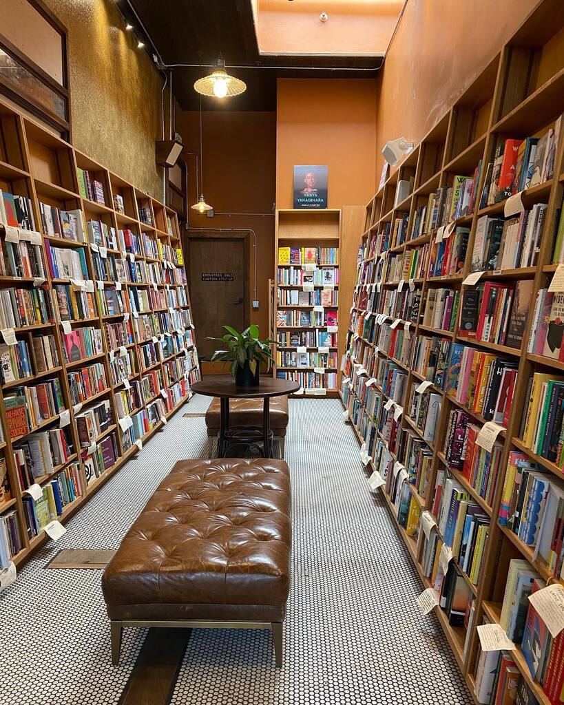 veronicarobbins's tweet photo. The Booksmith in San Francisco. #thebooksmith #books #reading #sanfrancisco https://t.co/3jONNWNQtj https://t.co/EYxM0Cd213