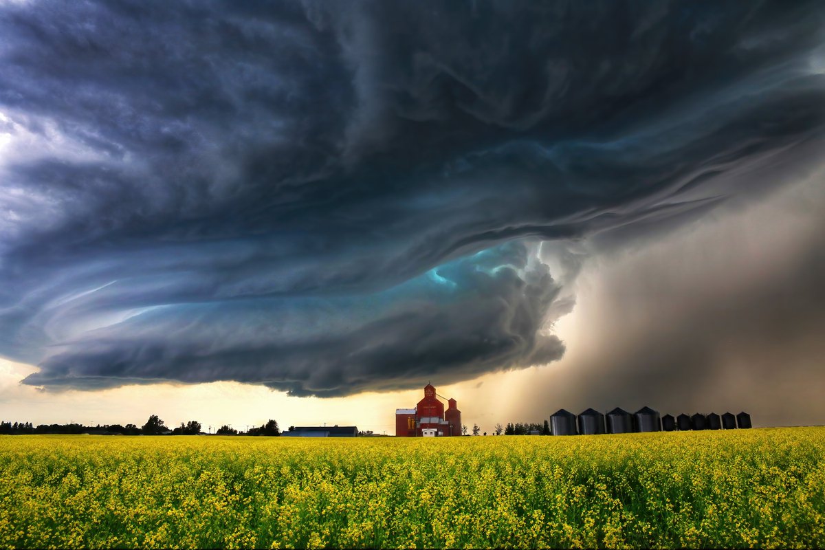 This photo from earlier this summer was one that had many asking me where they could get a copy.  Well here is a link for those of you that are interested in this photo.#skstorm #mbstorm #abstorm   my-site-109064-109575.square.site/product/duval/…