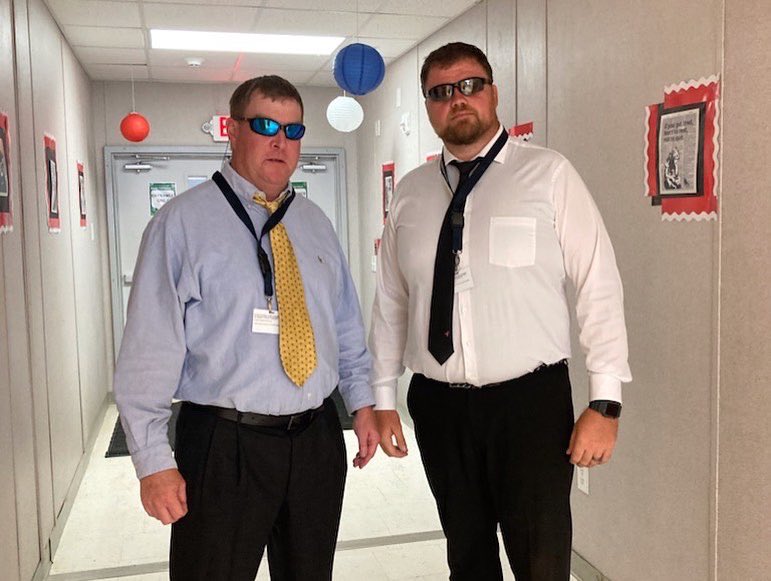 newnanhshistory's tweet photo. Your Newnan High History teachers are excited to welcome students back to campus!!! #firstdayofschool #toocoolforschool #letsmakehistory #studentengagment #communityinvolvement https://t.co/U96wXfGPAx