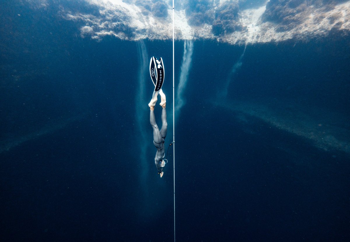 Félicitations <a href="/AliceModolo/">Alice Modolo</a> pour ce record du monde au Vertical Blue, avec une plongée à 96 mètres en poids constant bi-palmes … le seuil des 100 m n’est plus trop loin 💪🏼 #apnee #WorldRecord #plongee #excellence