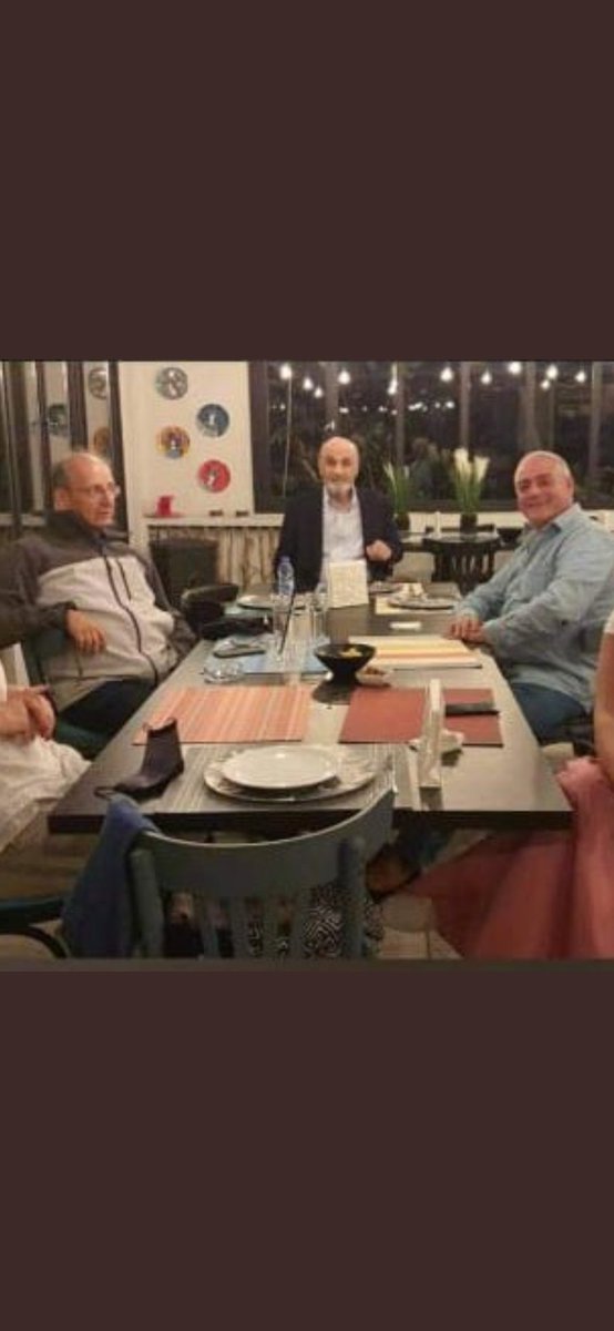 abcdefgh_00000's tweet photo. 🛑ما تخاف من الآدمي انّو (كان يعلم)
لان اكيد رح يقوم بواجباتوا القانونية
خاف من المجرم اذا (كان يعلم)
لان اكيد رح يقوم بواجباتو الشيطانية
ملاحظة: صورة لصمير مع صديقه الشماس وهو من رفض شراء النترات واكيد انّو ما خبّر الضكتور هيك معلومة دسمة لان اختصاصوا طبّ ما بيعنيه هيك مواضيع✋ https://t.co/BkFtkQRnb0