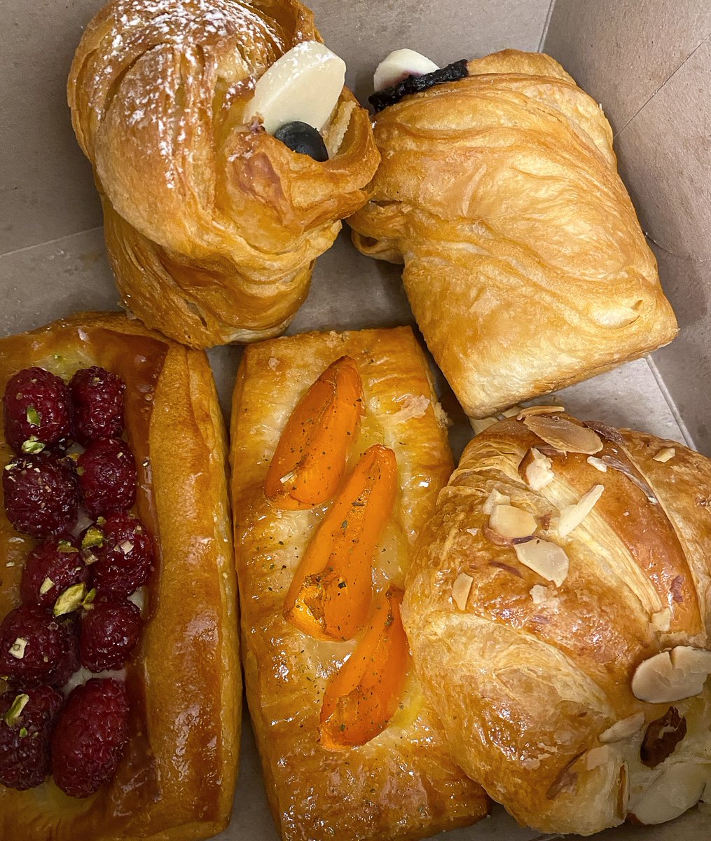 HospiceEdmonton's tweet photo. Many thanks to our wonderful neighbors at @bontonbakery .  They are giving back to the community by providing Pilgrims Hospice Society with fresh baked sweet buns and breads each week. We are always grateful to our community partners! https://t.co/eEO2qv4qEP
