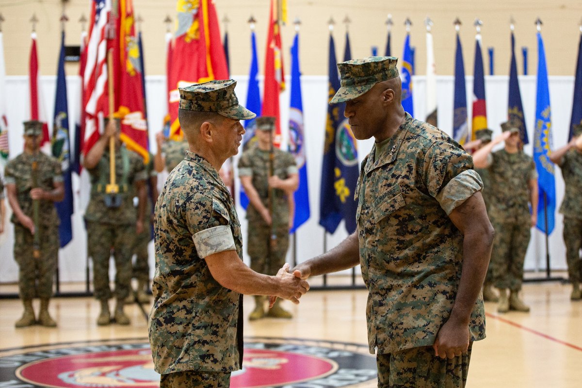 MARFORCOM's tweet photo. U.S. #Marine Corps Lt. Gen. Michael E. Langley,  commander of FMFLANT, MARFORCOM, MARFOR NORTHCOM, relinquishes command to Brig. Gen. John F. Kelliher III during a succession of command #ceremony. #WeHaveTheWatch #HomelandDefense 
(#USMC photos by Lance Cpl. Angel Alvarado) https://t.co/CFK71PmGra