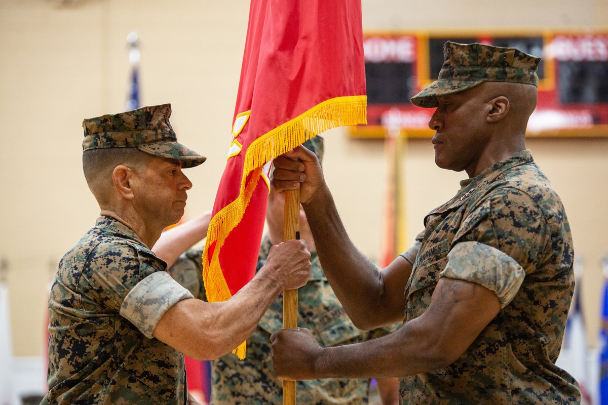 MARFORCOM's tweet photo. U.S. #Marine Corps Lt. Gen. Michael E. Langley,  commander of FMFLANT, MARFORCOM, MARFOR NORTHCOM, relinquishes command to Brig. Gen. John F. Kelliher III during a succession of command #ceremony. #WeHaveTheWatch #HomelandDefense 
(#USMC photos by Lance Cpl. Angel Alvarado) https://t.co/CFK71PmGra
