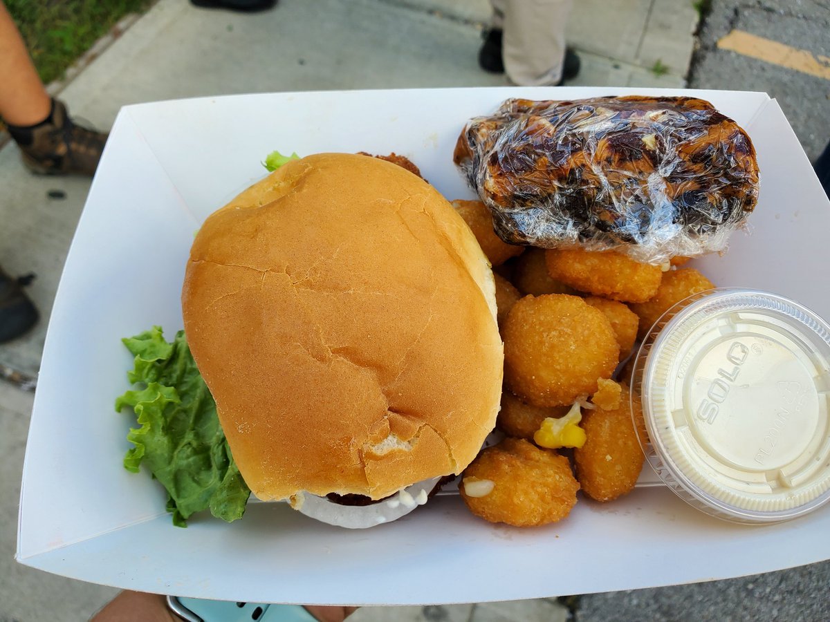 UPSPlainfield's tweet photo. HUGE shout out to #BeardedBurger for coming out the #UPS #PlainfieldHub for #PTSupervisorAppreciation Week. The food was delicious, the vibes were great, and you guys made our day! #UPSers #Indiana 🍔🥪 https://t.co/pLGqi7s5d5