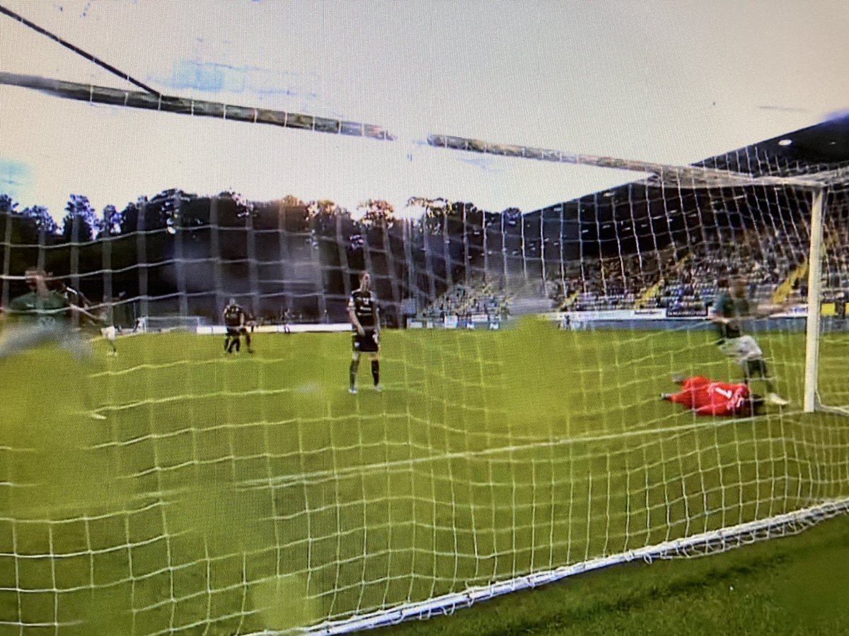 Ornish_D's tweet photo. 2-1 Daniel Ljung! Härligt Södra! 💚💛💚 #jsodra https://t.co/oeDdD2uaLY